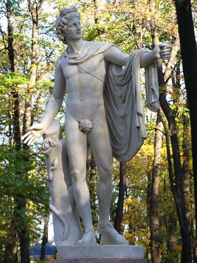 Статуя Аполлона. Каррарский мрамор