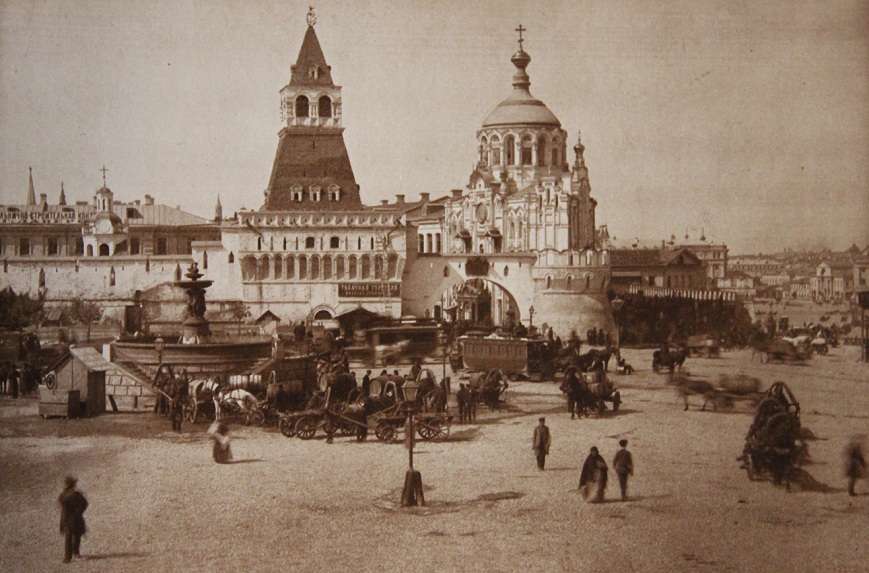 Лубянская площадь в 90-х годах 19 века, "водозабор" и "конка"