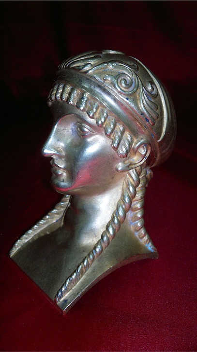 Антиквариат, бронзовая статуэтка знатная женщина