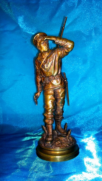 Антикварная статуэтка француз солдат
