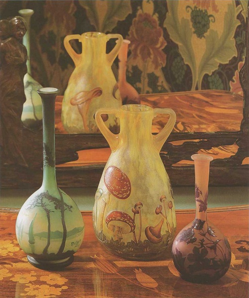 Антикварные изделия из стекла в стиле модерн
